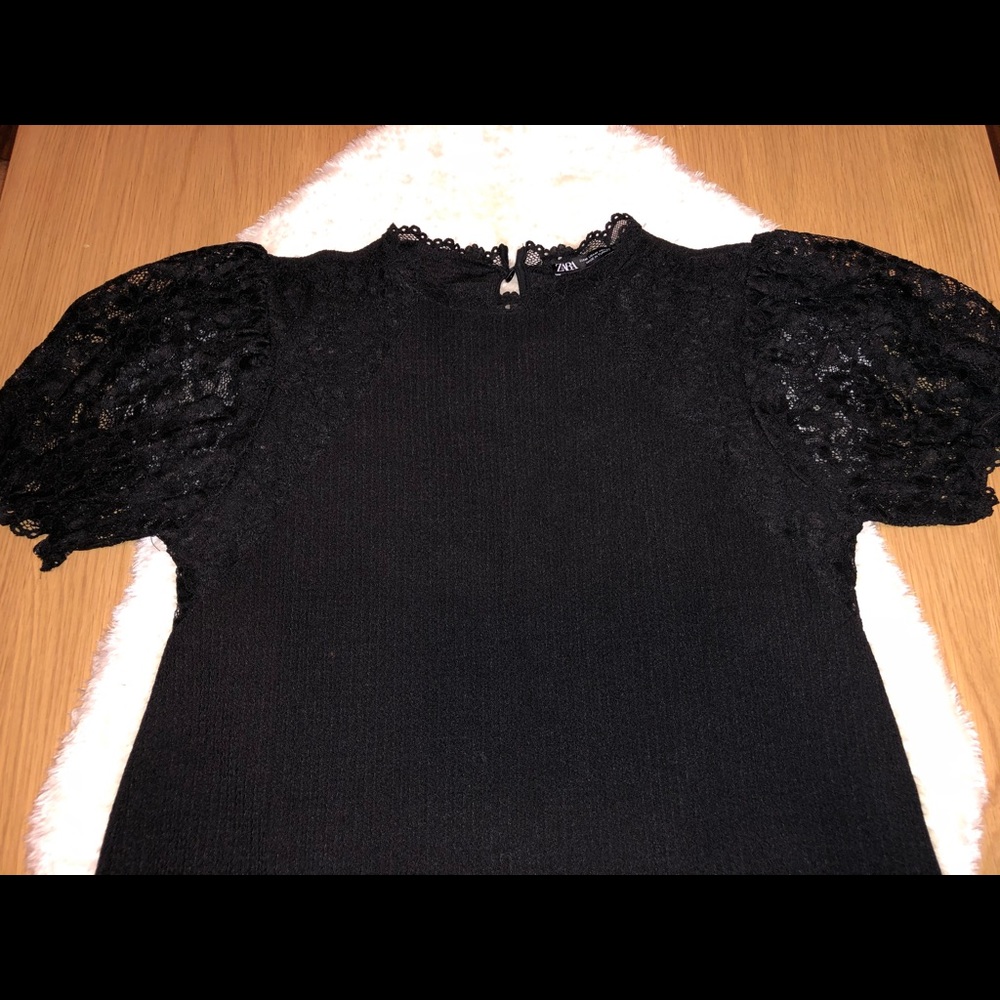Zara Woman dress with puffy lace sleeves size M